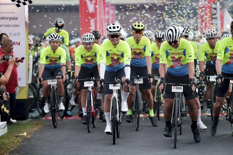 *Kapolda Jatim Bersama Ribuan Pesepeda dari 17 Negara Ikuti Bromo KOM X 2024*